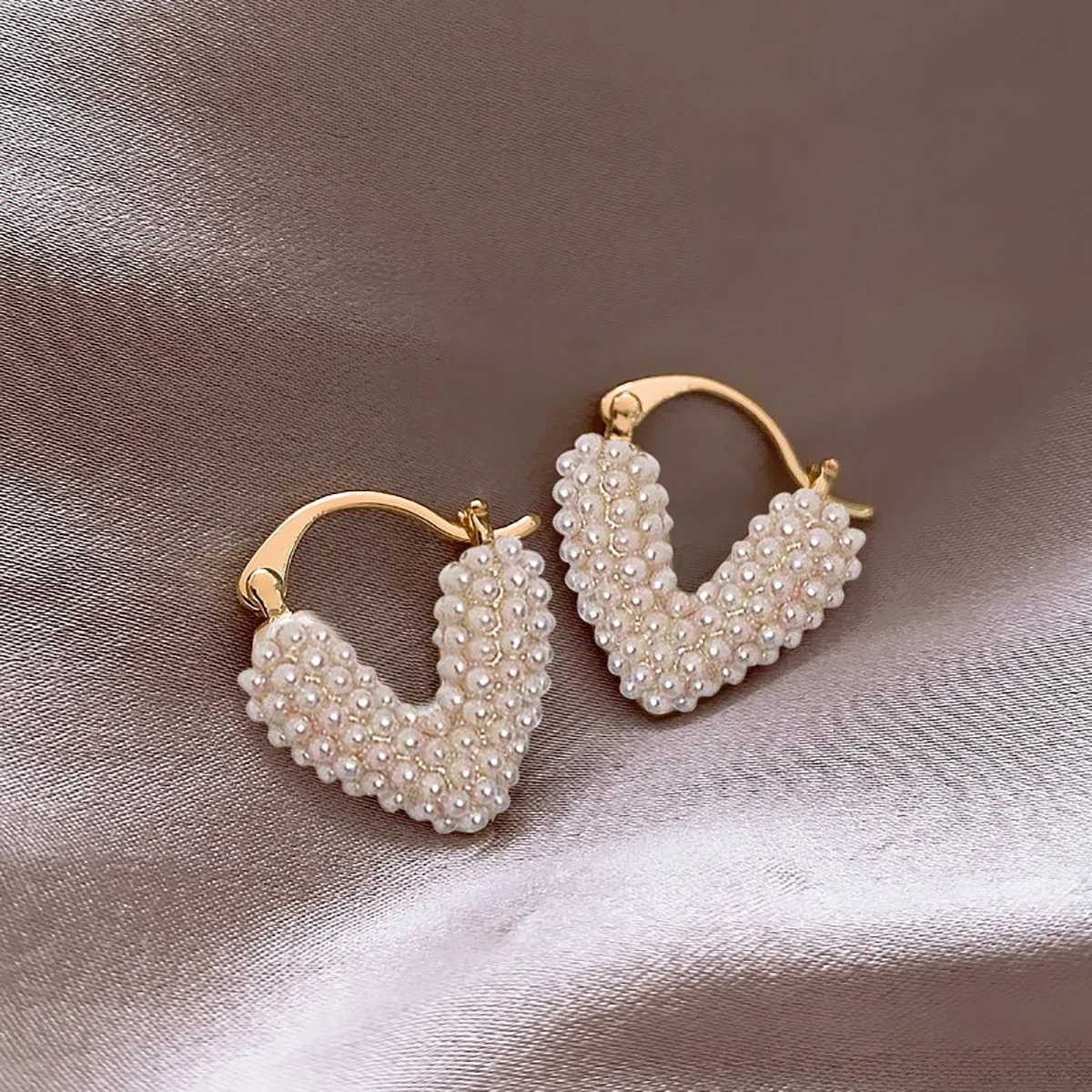 Light Luxury Unique New Design lmitation Pearl Earrings Heart Hoop Earring for Women Wedding Prom Metaljewelry Fashion Jewe C251103