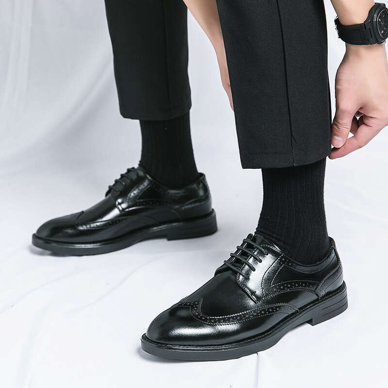 2024 Men's Large Size New Leather Fashion Business Dress Shoes Korean Edition Trendy Pointed Casual