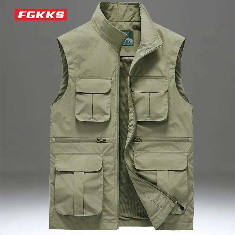 FGKKS Men Summer Leisure Fishing Vest Loose Fashion Multi-pocket Outdoor Vest Solid Color Thin Stand Collar Vest Men X250403