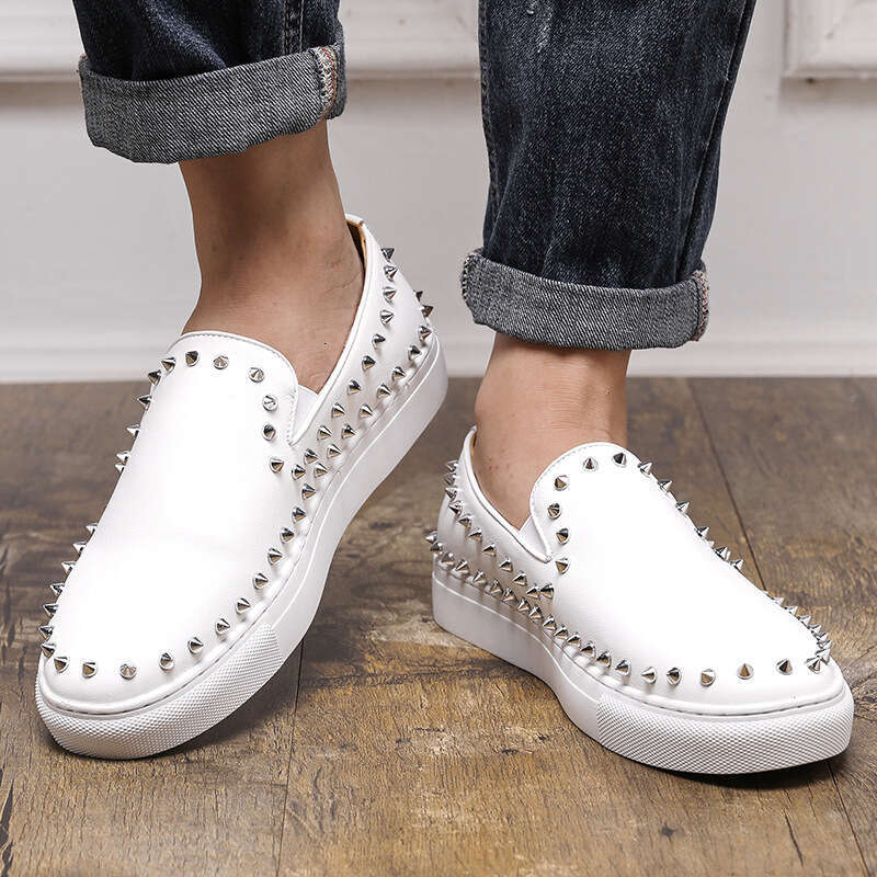 Large leather casual board 2024 Spring and Autumn new nightclub fashion trend, rivet men's shoes, trendy shoes