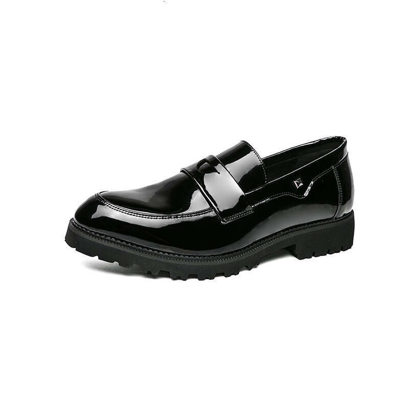 Large shiny pointed toe shoes 2024 Spring Autumn new men's business and leisure loafers for men
