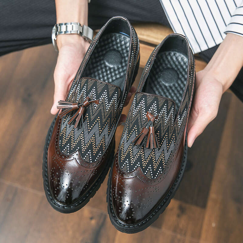 Men's in plus size, new casual fashionable Bloch carved fabric surface splicing leather shoes, shoe covers, tassel shoes