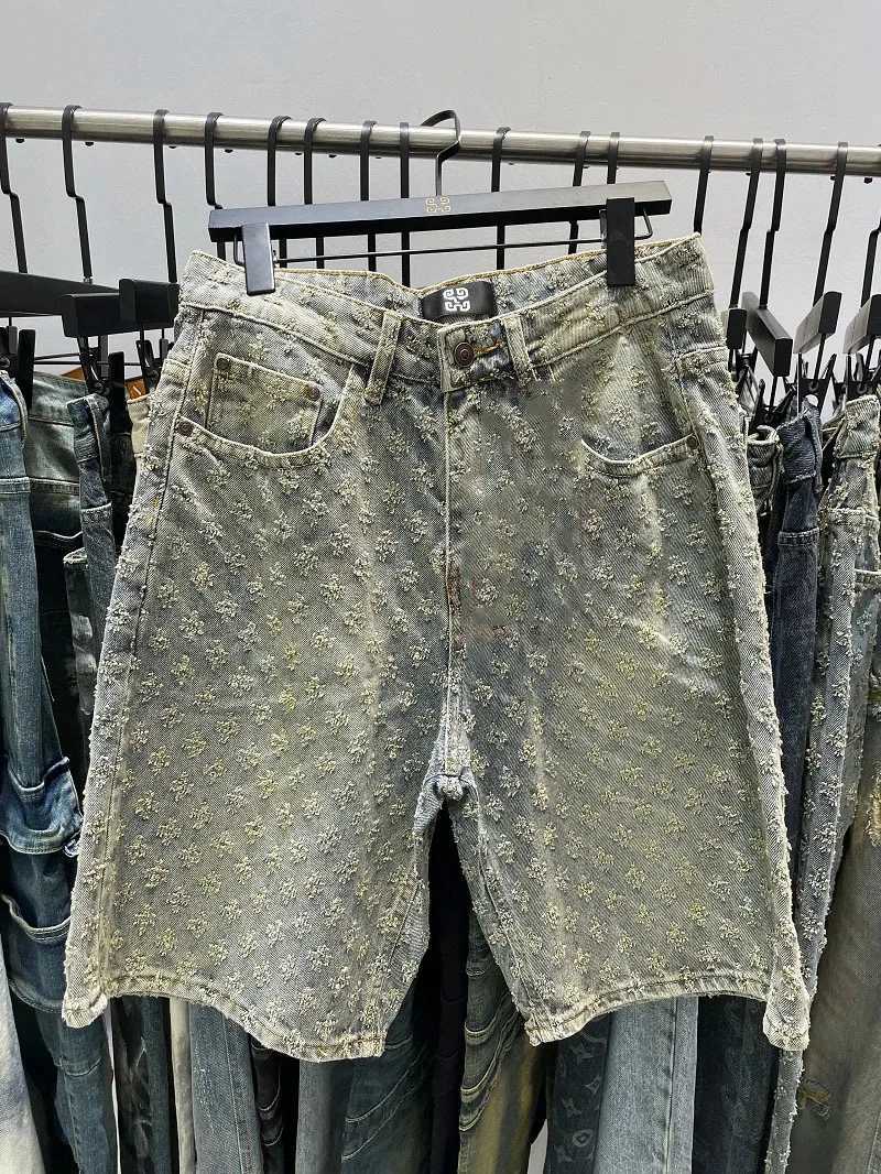 Fashionable and casual summer light blue Distressed mens denim shorts intelligent straight leg loose fit mens high Strt niche design tidal shorts X250