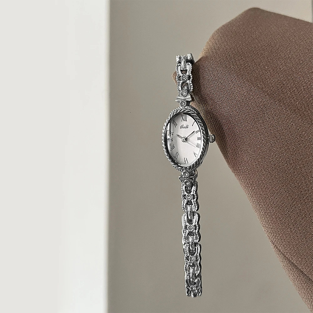 GEDI Watches for Woman Vintage Light Oval Dial Quartz Bracelet Watch Niche Elegant Temperament Gold Ladies Watches Gifts 251031