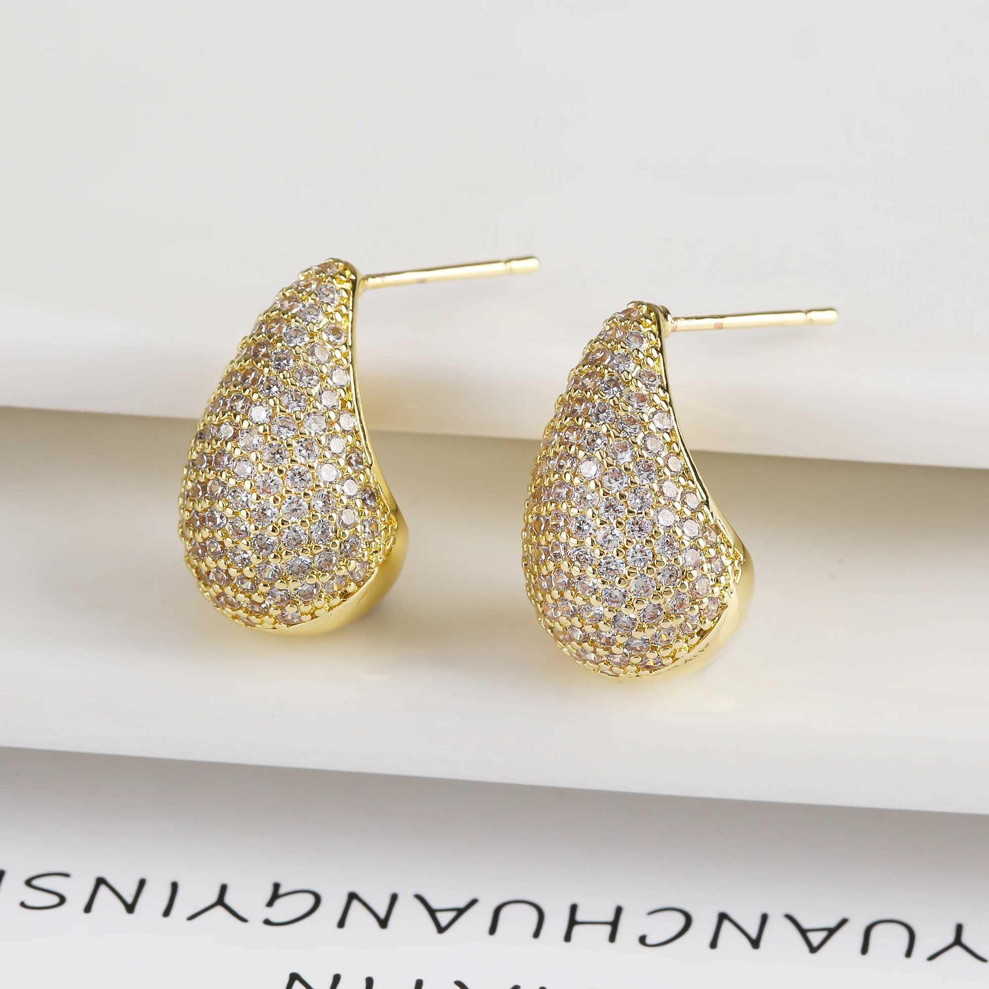 Hot selling Smooth Water Drop Macaroni Zircon Earrings Suitable for Women Lightweight Versatile Earrings Engagement Wedding Gifts Y250401