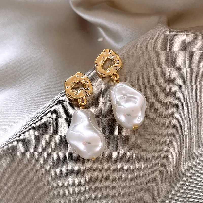 2022 New Arrival Korea Elegant Irregular Pearl Dangle Earrings For Women Fashion Simple Water Drop Jewelry Party Gifts Y250401