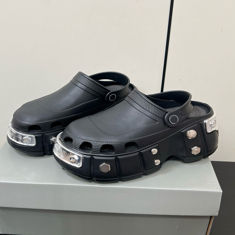 Luxury Designer hole shoes for Men Women beach vacation casual shoes with silver decoration embossed design the sole round nails engraved on the side Mens hole shoes