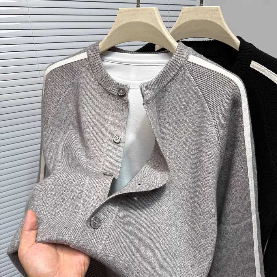 Fashion trend autumn new mens sweater cardigan luxurious striped high-quality comfort casual round neck button knit coat jacketT251103