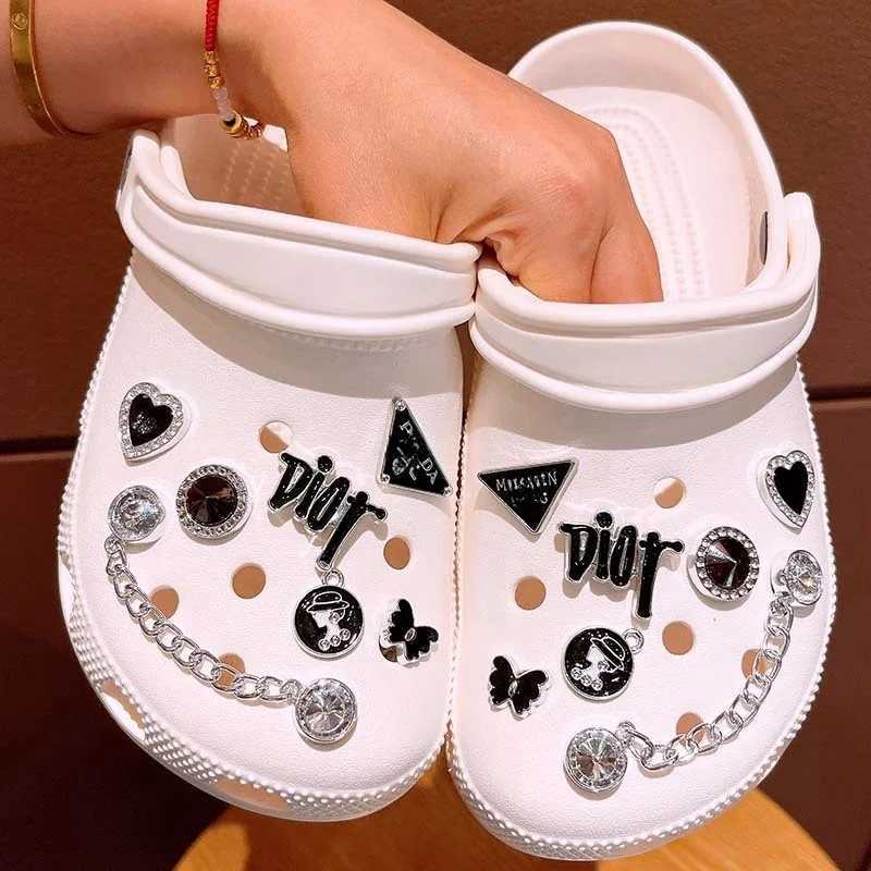 New DIY Cave Shoes Creative Silver Inlaid Diamond Shoes Accessories Charm Shoe Flowers Detachable Garden Shoes Decorative Gifts Z250402