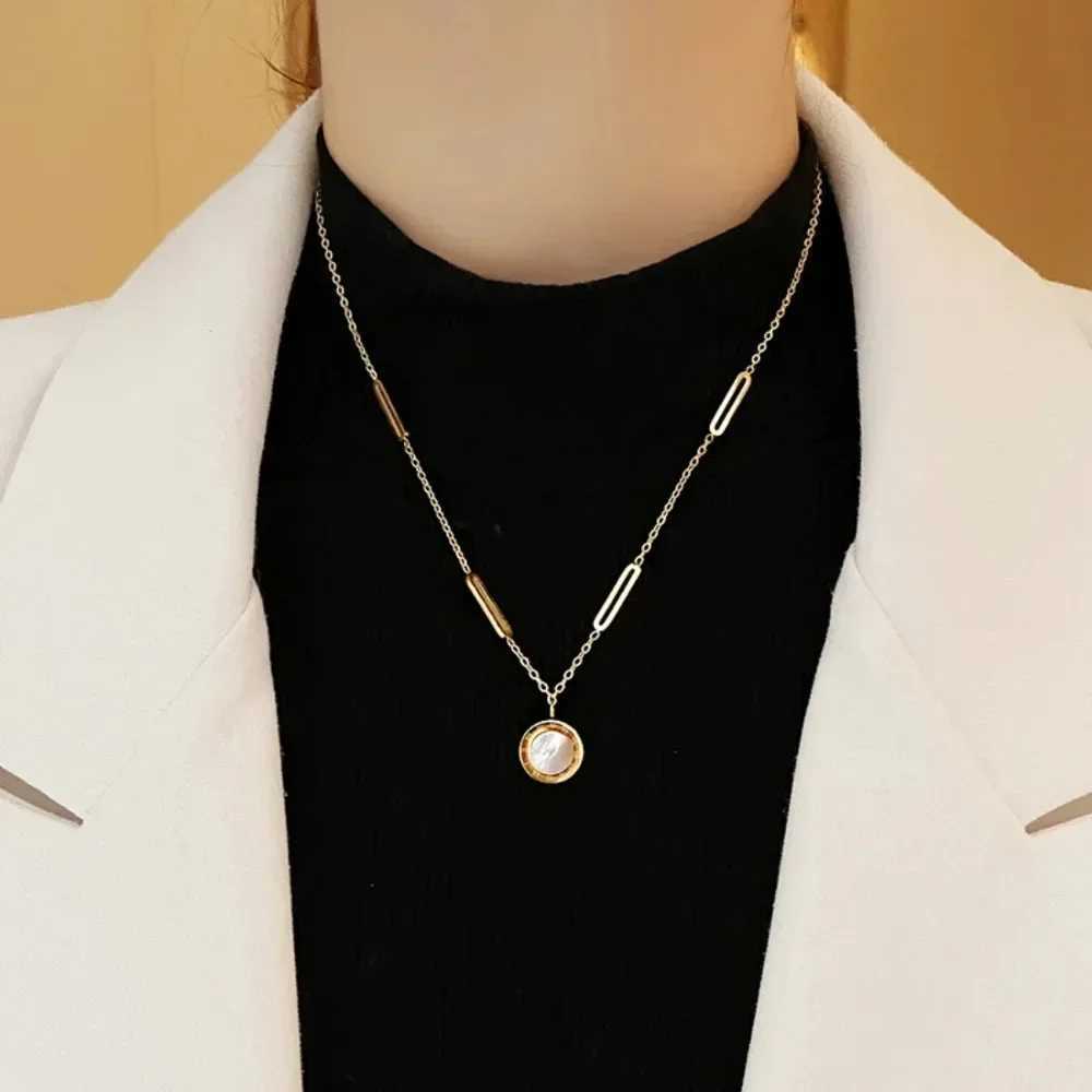 Luxury Brand Gold Color Stainless Steel Roman Digital Wafer Pendant Necklace for Women Charm Chain of Clavicle Jewelry Accessory Z250402