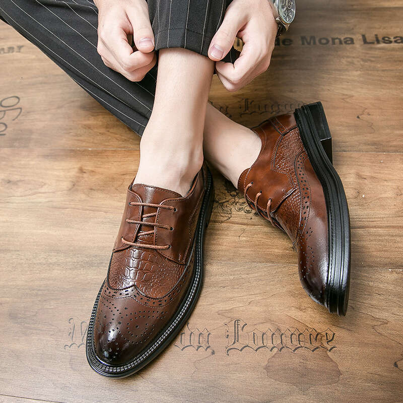 2024 Men's Large Size New Casual Fashion Blok Carved Leather Shoes Trend Wedding