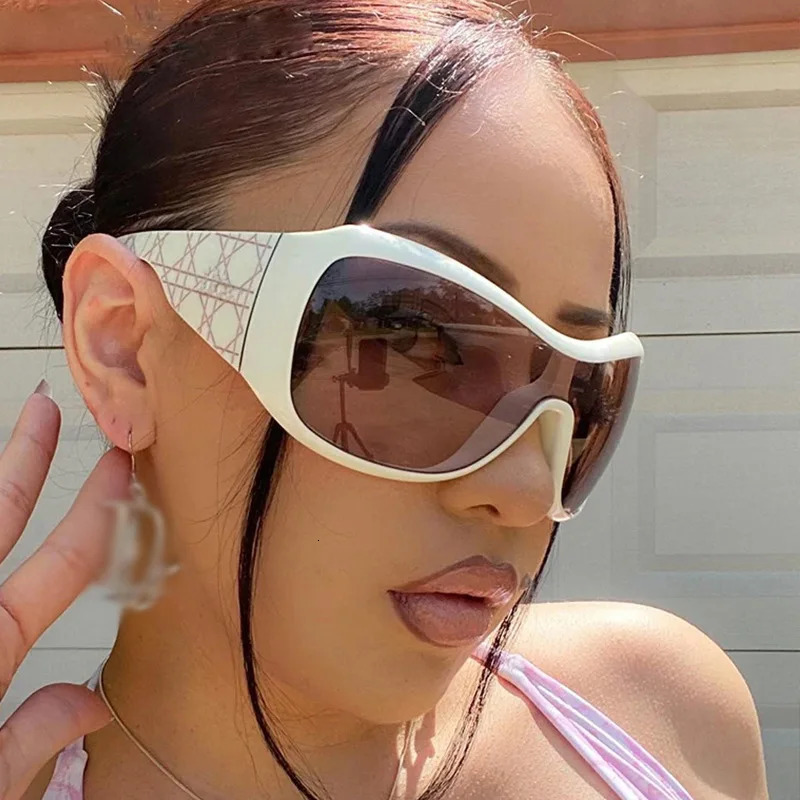 Future Large Frame Oversized Sunglasses Big Shades Dark Women Punk One Piece Y2k Sport Sun Glasses Men Outdoor Goggles 251103