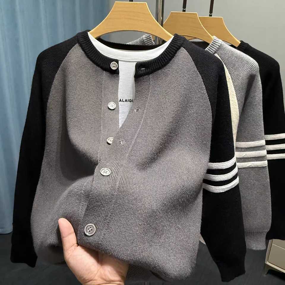 High end brand personality color blocked knitted coat button casual Korean style youth fashion striped round neck mens cardiganT251103