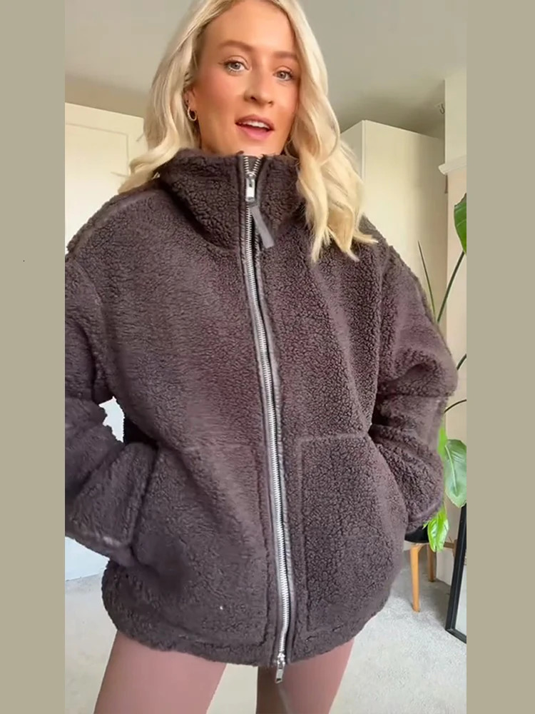 Autumn Winter Fur One Piece Lamb Wool Women Zipper Jacket Female Contrast Color Plush Warm Coat Fashion Lady Outwear 251106