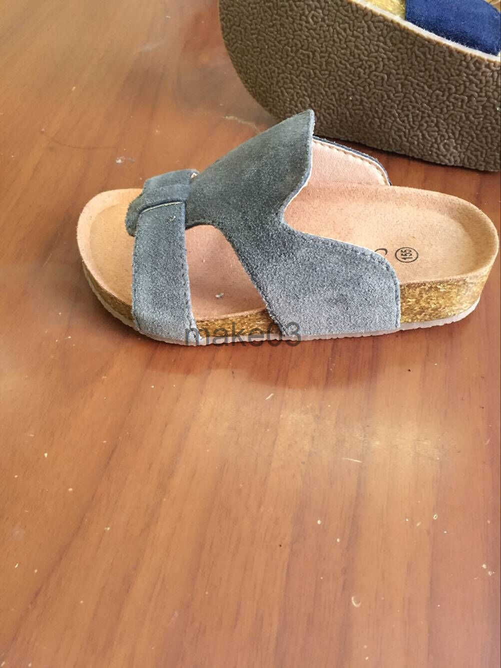 Handmade Childrens Slippers Summer New Wear resistant and Anti slip Cork Shoes Mens and Womens Sandals Cross Mirror J250403