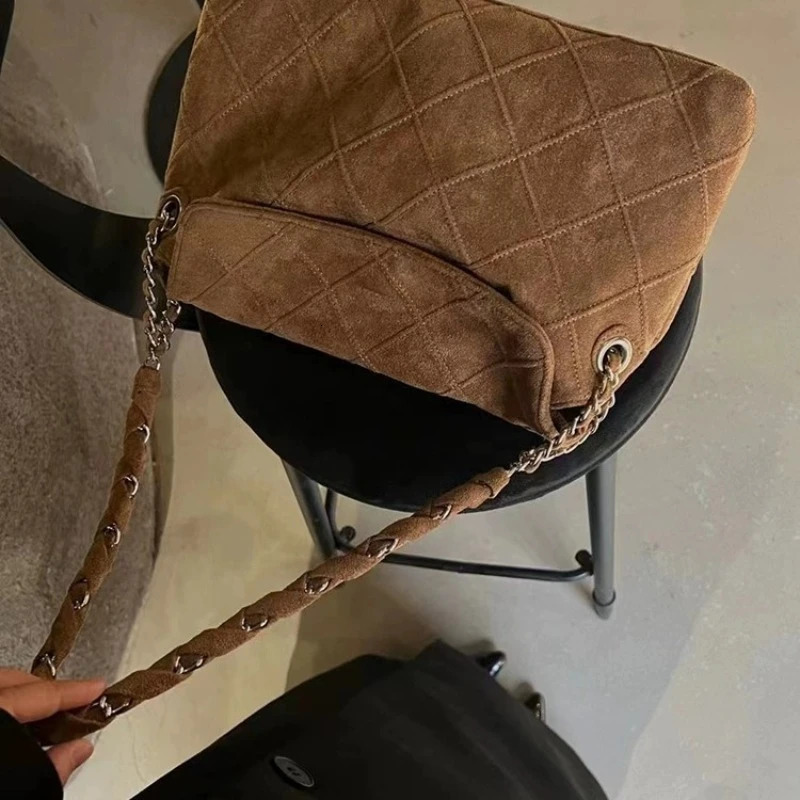 Autumn and Winter Suede Rhombus Bag Medieval Underarm Bag Premium Chain Single Shoulder Large Capacity Tote Bag 251103