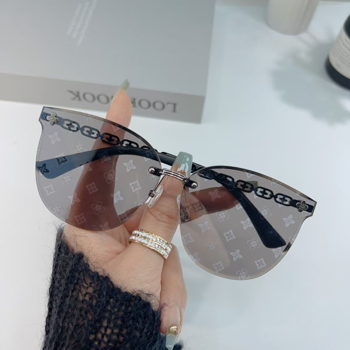free shipping Sunglasses Frames designers for womens mens 2025 Summer New Fashionable Frameless Cutting Edge Luxury Beach Tourism Leisure Versatile