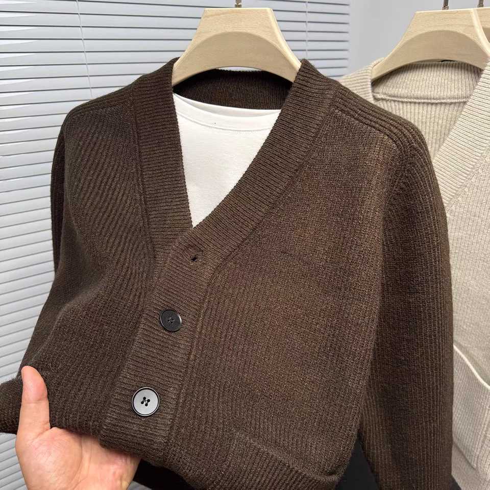 Premium fashion button knitted cardigan mens luxury trend V-neck solid color simple comfort pocket spring autumn sweater coatT251103