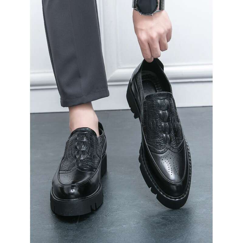 2024 plus size spring and autumn new fashionable men's low top thick soled leather shoes, trendy foot covering merchant