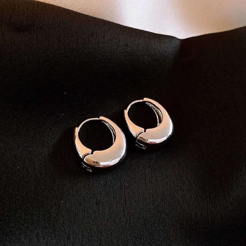 Metal style Ins geometric ring earrings suitable for women Korean fashion high-end ear buckles simple commuting temperature exquisite jewelry Y250401