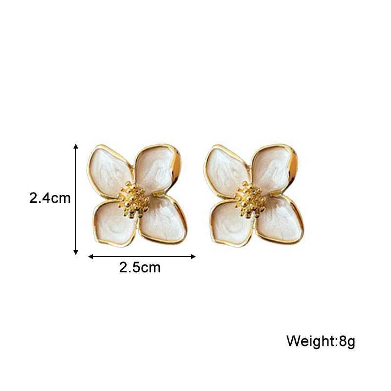 Beige Irregular Flower Earrings for Women Fourpetals Gold Color Florals Enamel Female Stud Earrings 2025 new trend brincos C251103