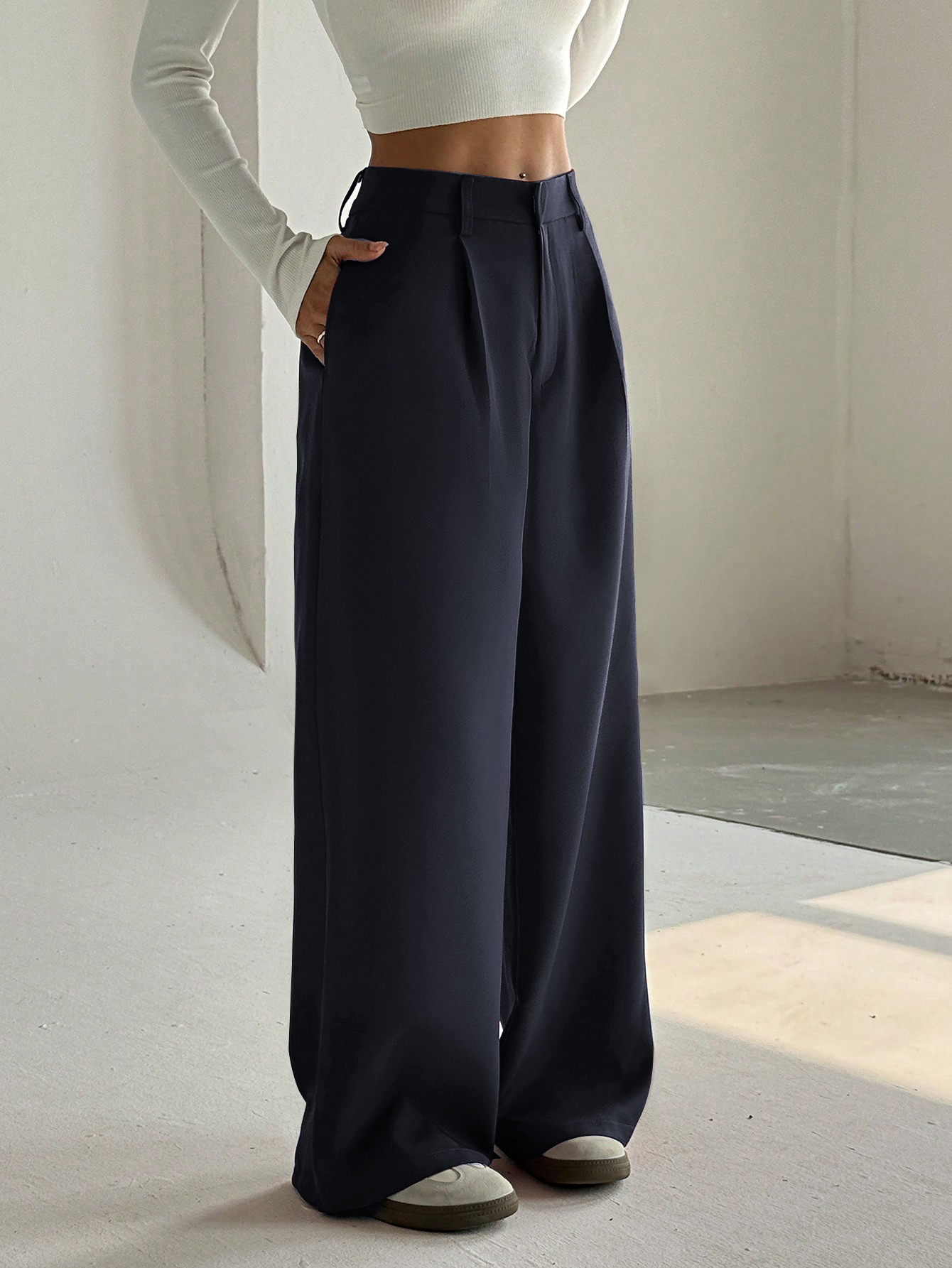 Stylish Female Slacks: Comfortable Lightweight Suits Tailored for Professional Settings---111