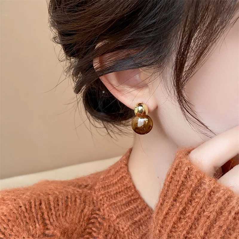 2025 New Amber Color Oval Dangle Earrings for Women Random Stripe Gold Color Metal Top Drop Earrings Unusual Earrings brincos C251103
