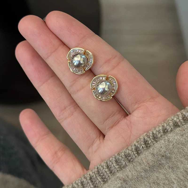 French Style Light Luxury Vintage Zircon Pearl Metal Flower Stud Earrings For Women Fashion Sweet Crystal Jewelry Gifts Y250401