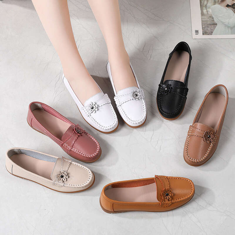 Large size shoe covers, women's singles top, soft sole, mom shoes, fashionable and comfortable bean shoes