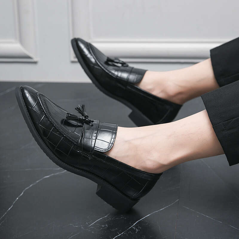 2024 New Large Business Dress Trendy Pointed Tassel Leather Shoes Fashionable Men's Wedding
