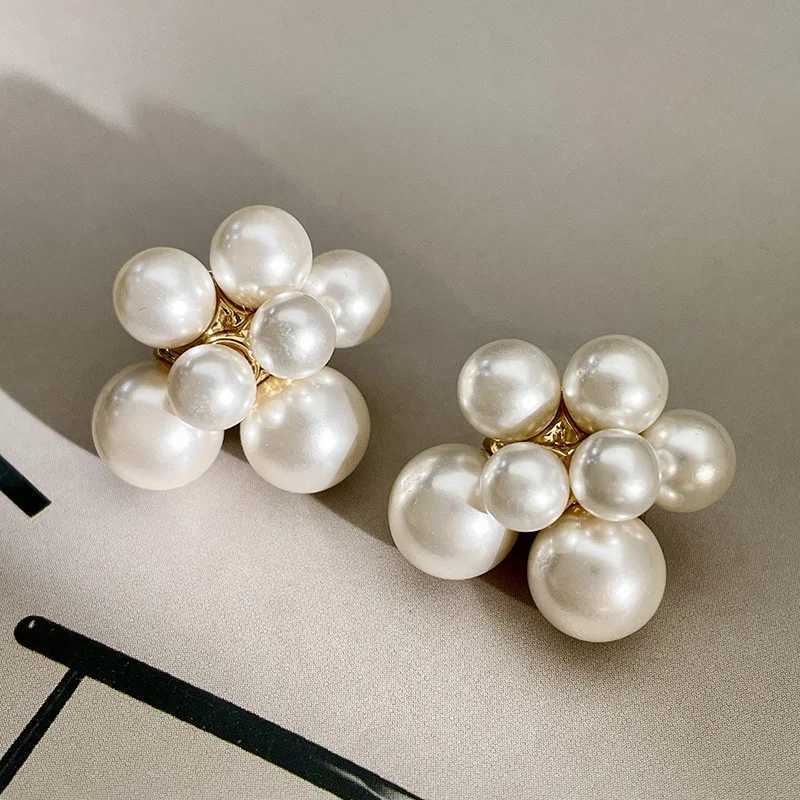 2023 New Arrival French Light Luxury Simulated-pearl Flowers Stud Earrings For Women Fashion Sweet Jewelry Accessories Y250401