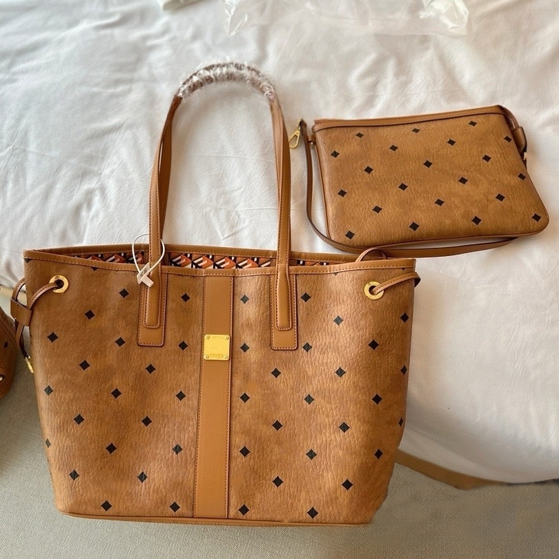 Designer Crossbody Bags Backpack Large Capacity Tote Handbag Womens Weekend Shoulder Genuine Clutch Duffle Original Quality Minimalist Classic Mcmpurse Bag