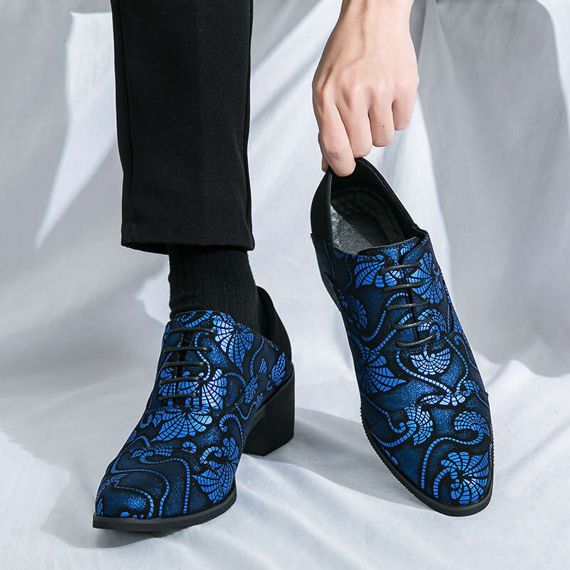 Large size 46 high-heeled leather men in the spring autumn 2024, with an outer height increase of 6 centimeters and a pattern for groom's wedding