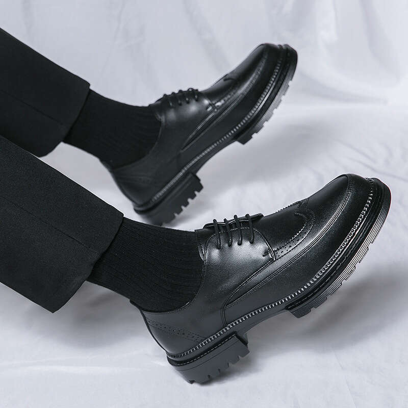 Seasonal men's outerwear thick soled large-sized low top lace up business leather shoes, pointed small black shoes