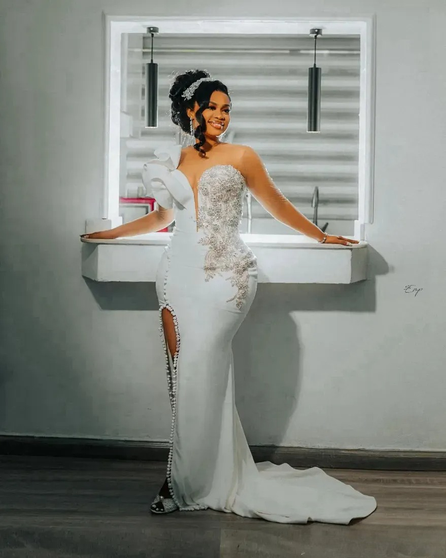 Mermaid Dress Bride Illusion Bridal Sheer Neck Long Sleeves Side Split Crystals Decorated Wedding Gowns for African Nigeria Black Women N03