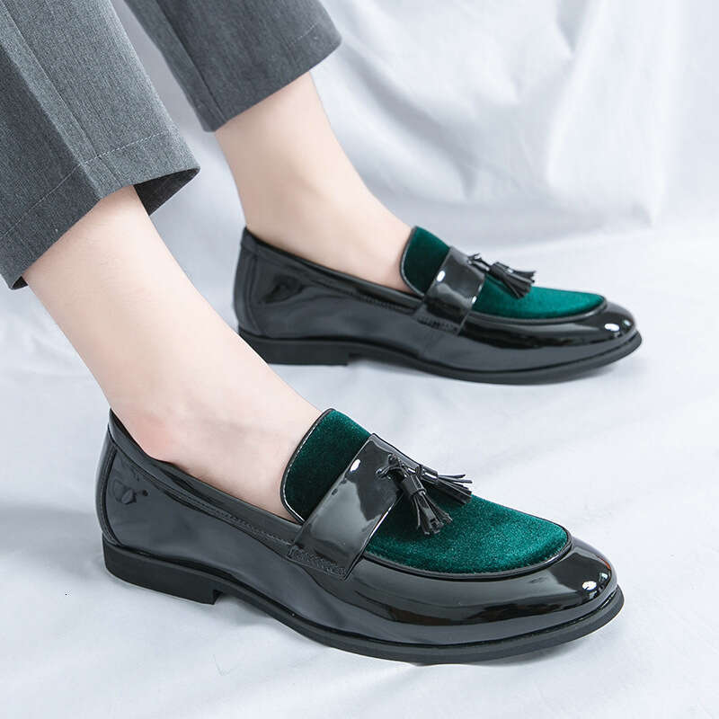 Large size men's casual shiny shoes 2024 Spring and Autumn new item 38-46 suede patchwork patent leather loafers