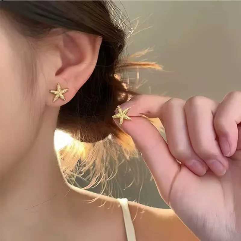 Simple Gold Color Metal Small Starfish Stud Earrings for Women Statement Geometric Piercing Earring Femme Beach Vacation Jewelry C251103