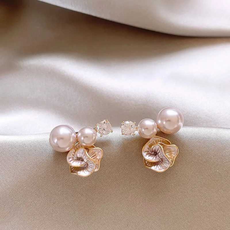 Light Luxury Elegant Dropping Glaze White Camellia Imitation Pearl Stud Earrings For Women Fashion Sweet Crystal Jewelry Gifts Y250401