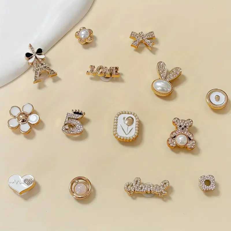 14 fashionable Golden Bear and Rabbit Charm Shining Shoes Charm Womens Fashion DIY Detachable Shoe Flower Clip Party Discount Z250402