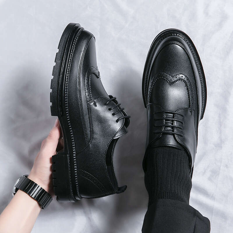 Seasonal men's outerwear thick soled large-sized low top lace up business leather shoes, pointed small black shoes