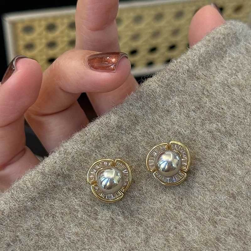 French Style Light Luxury Vintage Zircon Pearl Metal Flower Stud Earrings For Women Fashion Sweet Crystal Jewelry Gifts Y250401