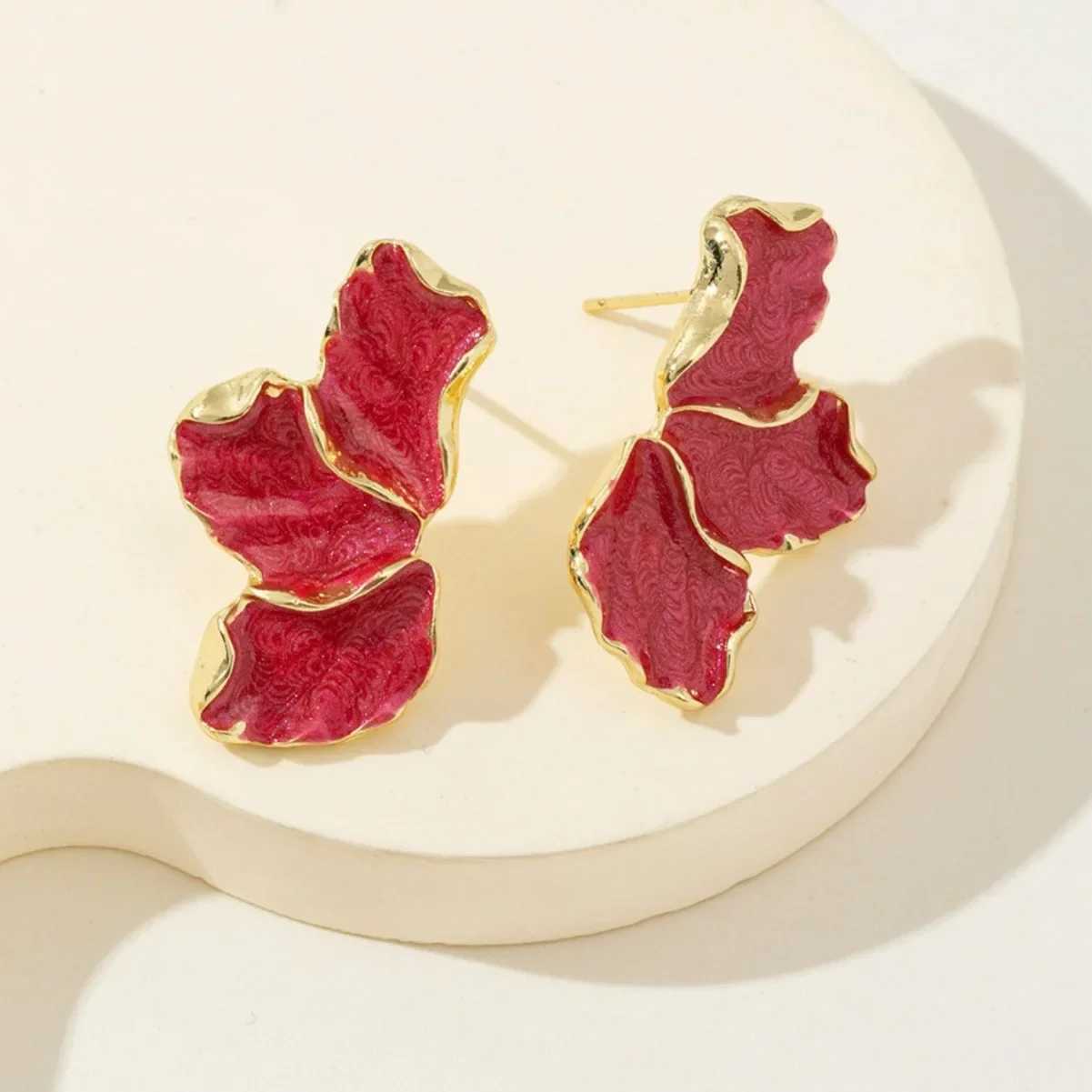 Metal Flower Cream Stud Earrings for Women Fashion Gold Plated Irregular Rear Earrings Heavy Design Statement Earrings Y250401