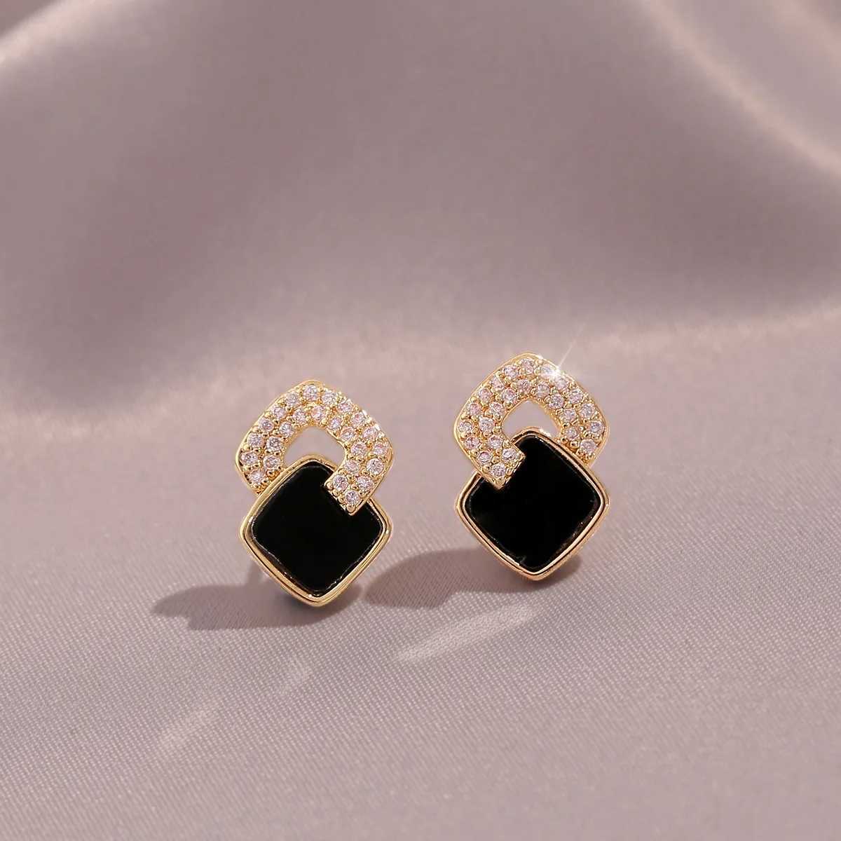 Fashion Double Layer Rhombus Earrings for Women Korean Hollow Geometry Crystal Enamel Oil Stud Earrings Jewelry Gift C251103