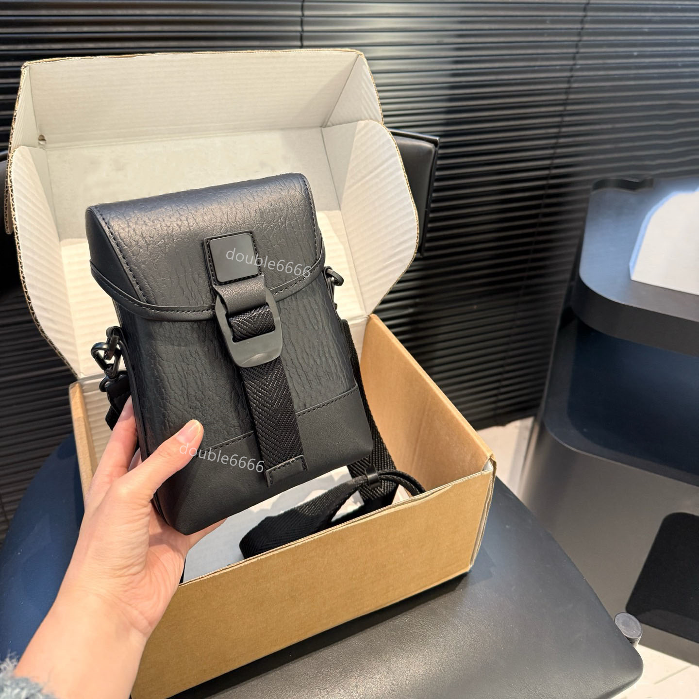 Designer women's mini shoulder bag man phone bag luxury crossbody bag Fashion clutch wallet coin purse key pouch waist bag travel bag postman bag