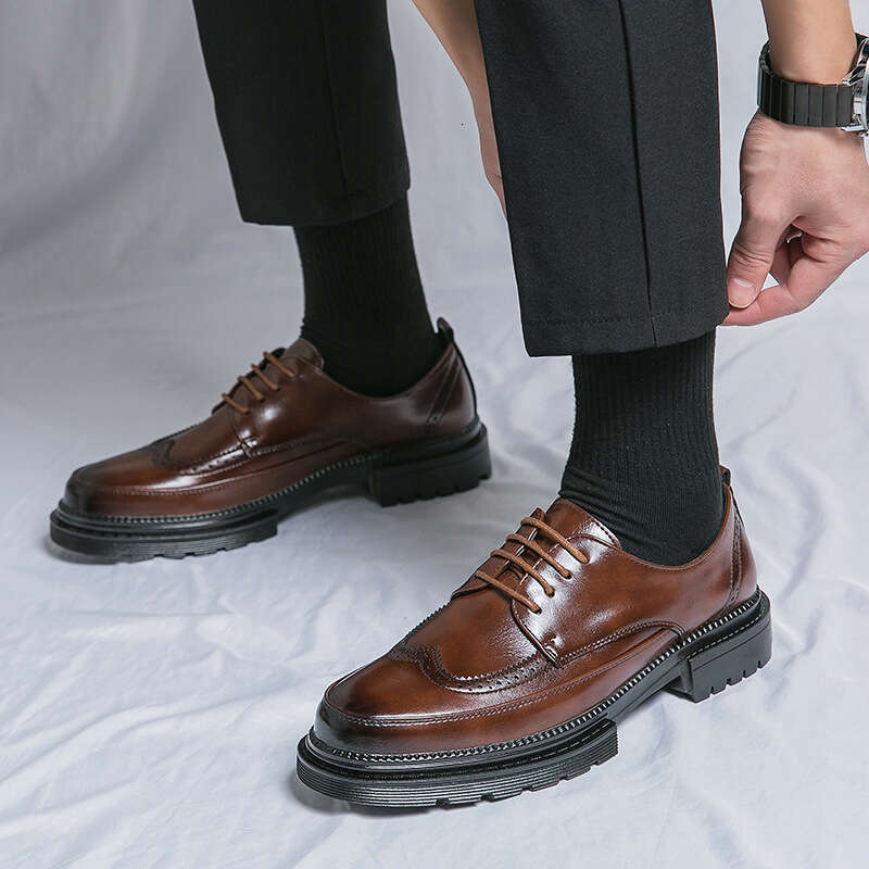 Seasonal men's outerwear thick soled large-sized low top lace up business leather shoes, pointed small black shoes