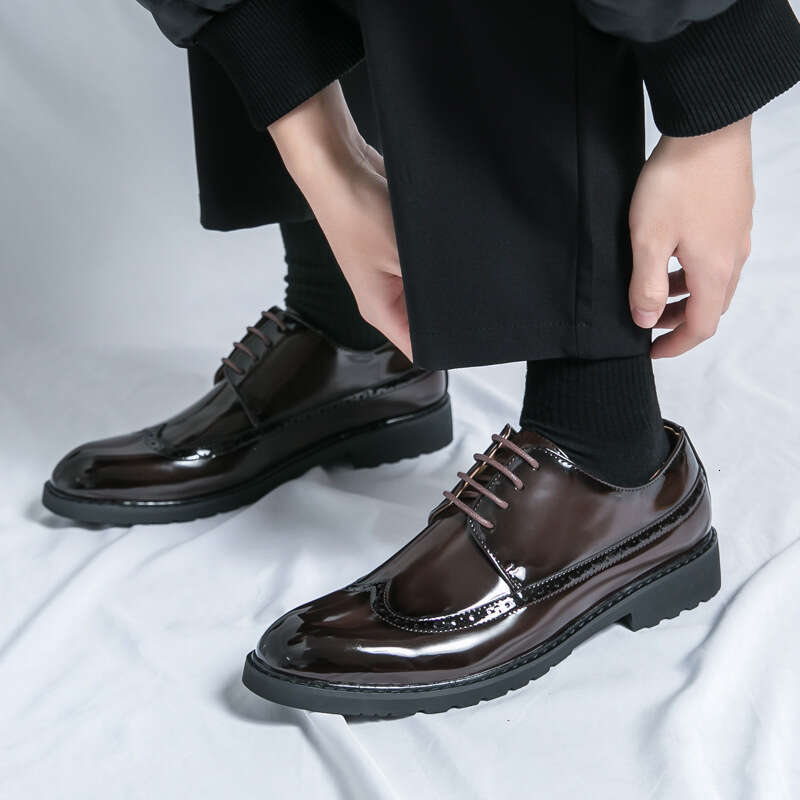 Men's oversized new fashionable business dress shoes, trendy glossy block leather shoes
