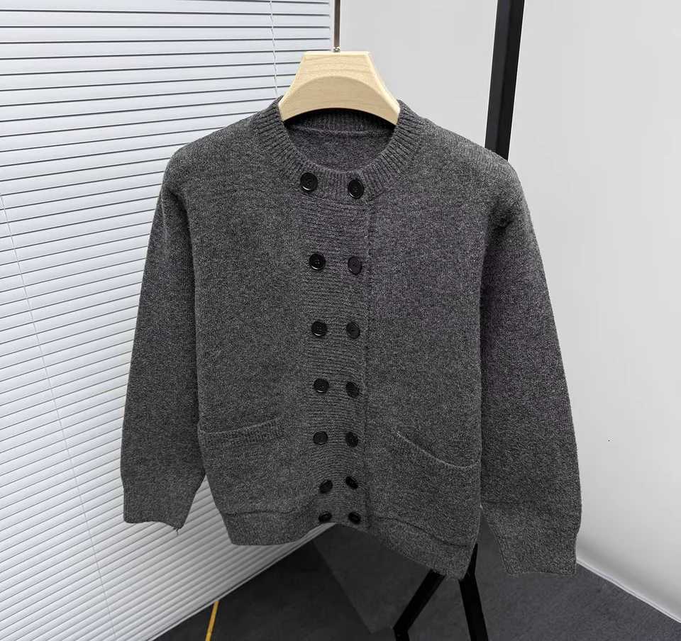 Personality fashion double breasted knitted cardigan mens high-quality spring autumn solid color pocket casual round neck coatT251103