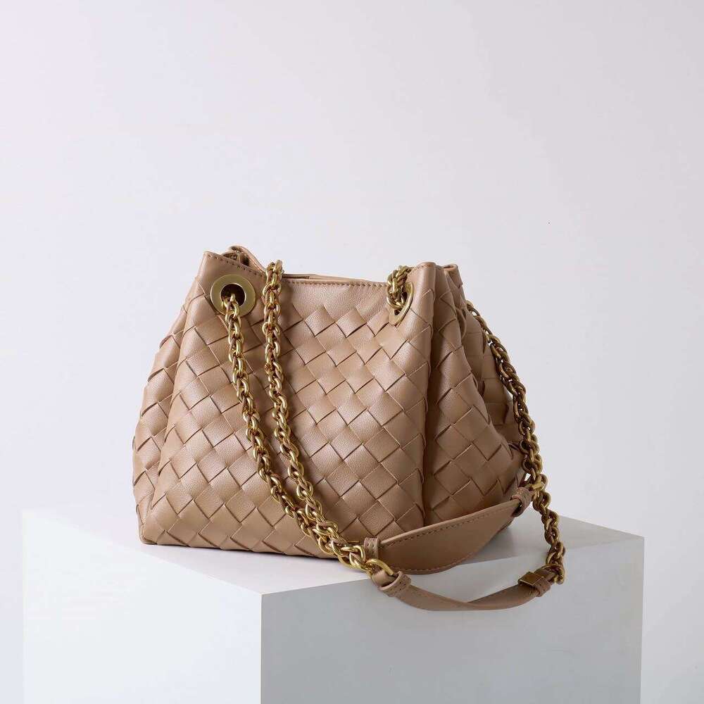 Luxury Bag Designer's New Chain Shoulder Strap Versatile Woven High-end Feel Large Capacity Dan Shoulder Cross-body Bucket Bag