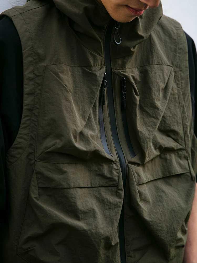 Japanese Outdoor Multi-Pocket Waterproof Cargo Hooded Vest For Men Summer Korean Fashion Short Sleeveless Coat Harajuku Casual X250403