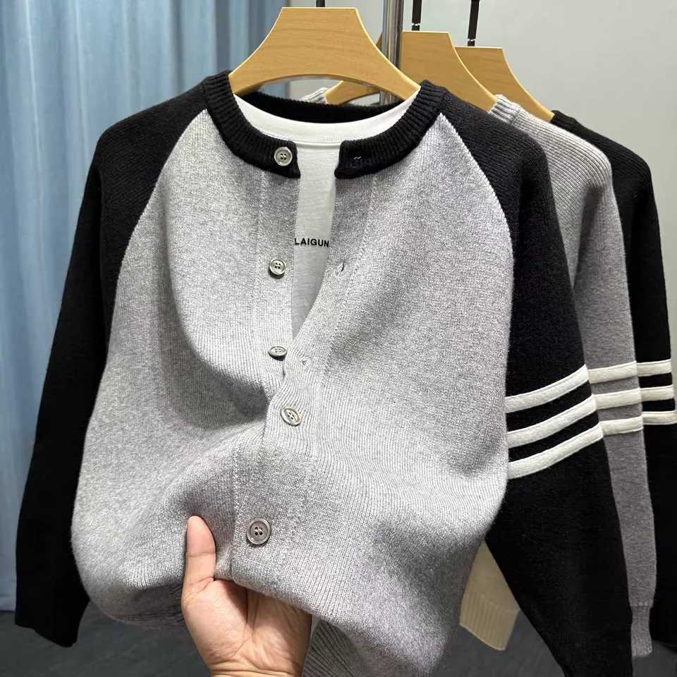 High end brand personality color blocked knitted coat button casual Korean style youth fashion striped round neck mens cardiganT251103